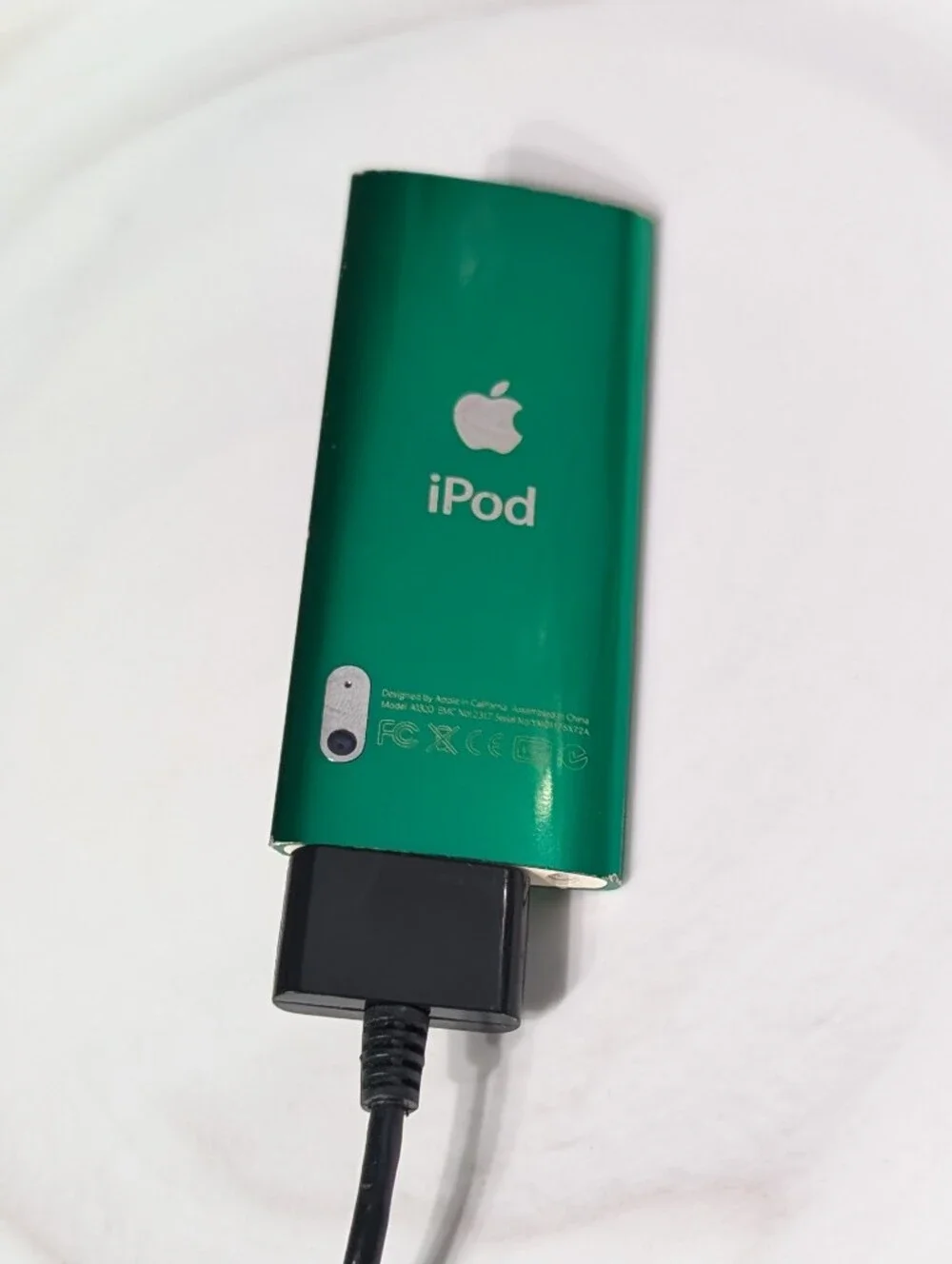 Apple Green iPod Nano with White Click Wheel With Charging Cable